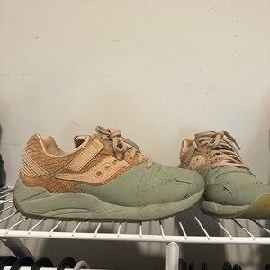Saucony Women's Sneakers in Green and Tan